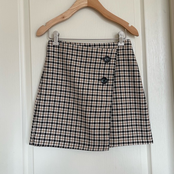 H&M asymmetrical mini skirt - Picture 1 of 4